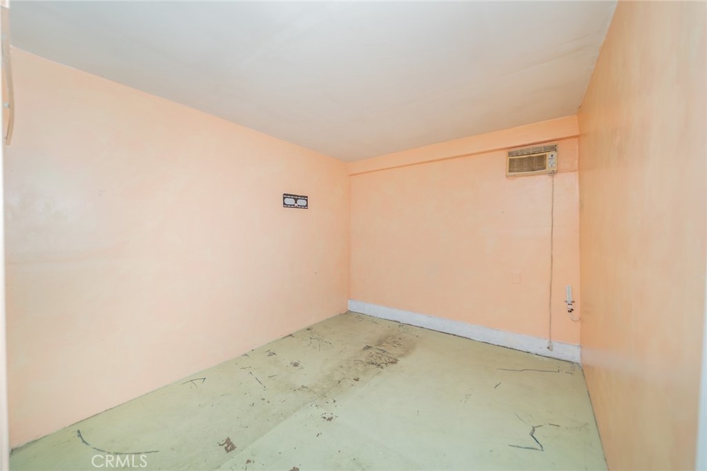 261 North Vine Avenue Rialto, CA 92376 - Photo 21 of 34