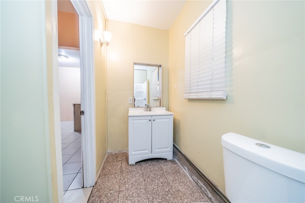 261 North Vine Avenue Rialto, CA 92376 - Photo 23 of 34