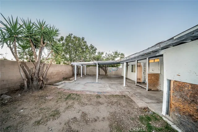 $499,000 | 261 North Vine Avenue, Rialto, CA 92376