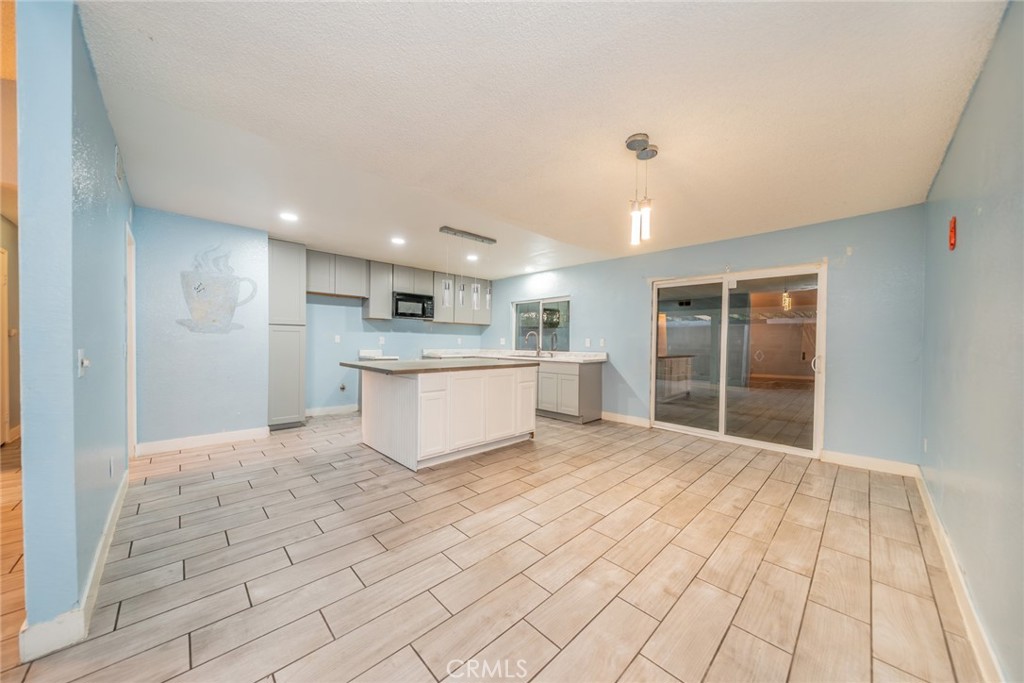 261 North Vine Avenue Rialto, CA 92376 - Photo 6 of 34