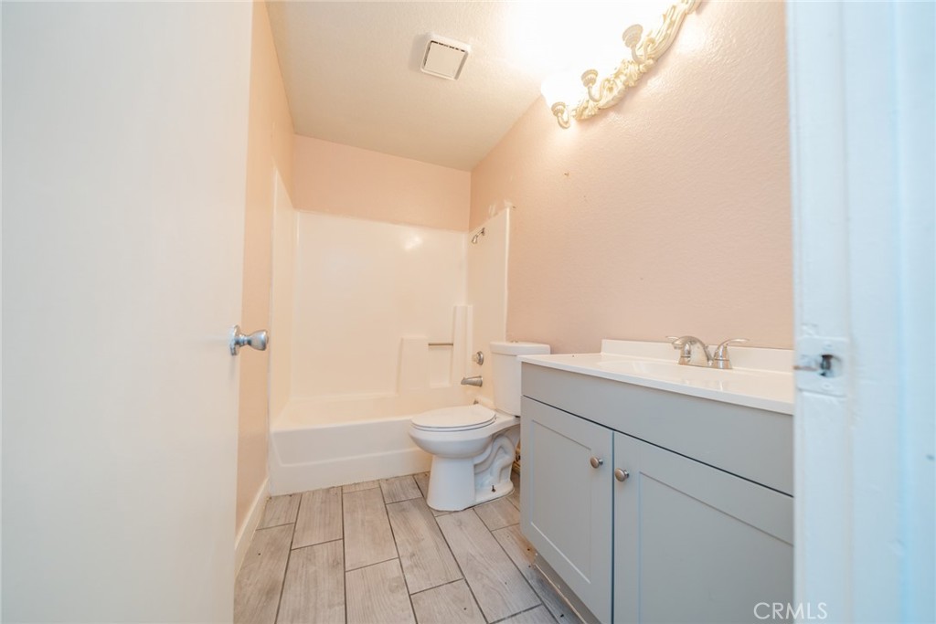 261 North Vine Avenue Rialto, CA 92376 - Photo 7 of 34