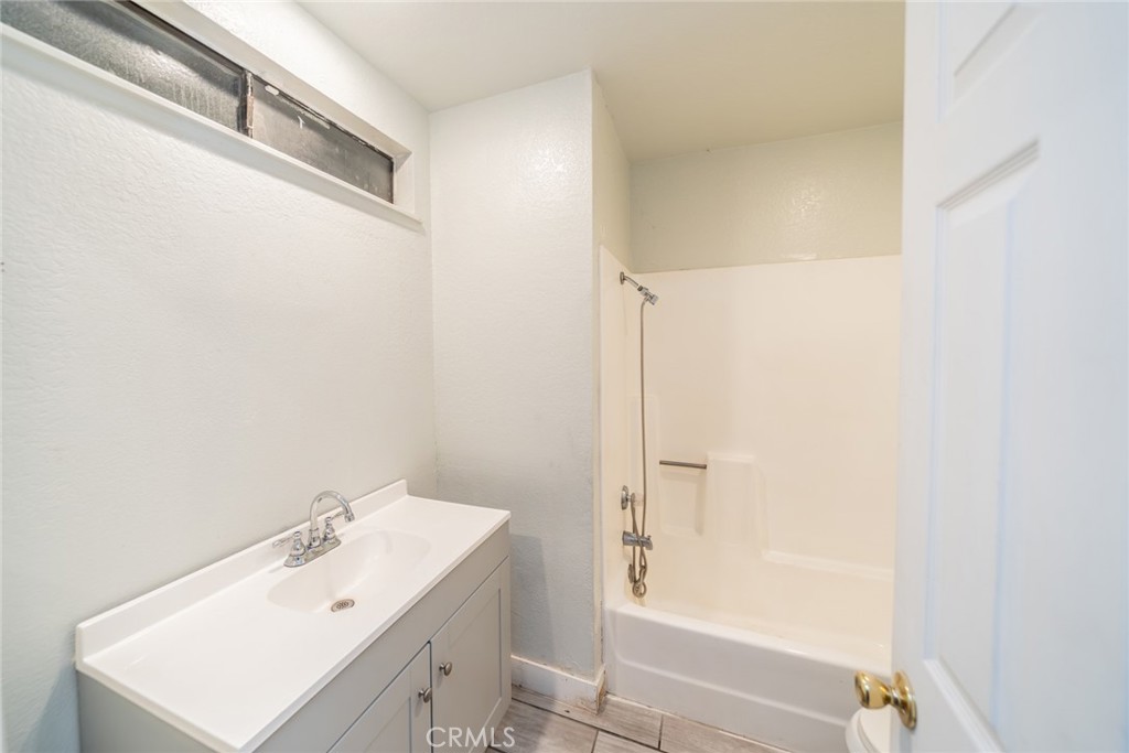 261 North Vine Avenue Rialto, CA 92376 - Photo 10 of 34