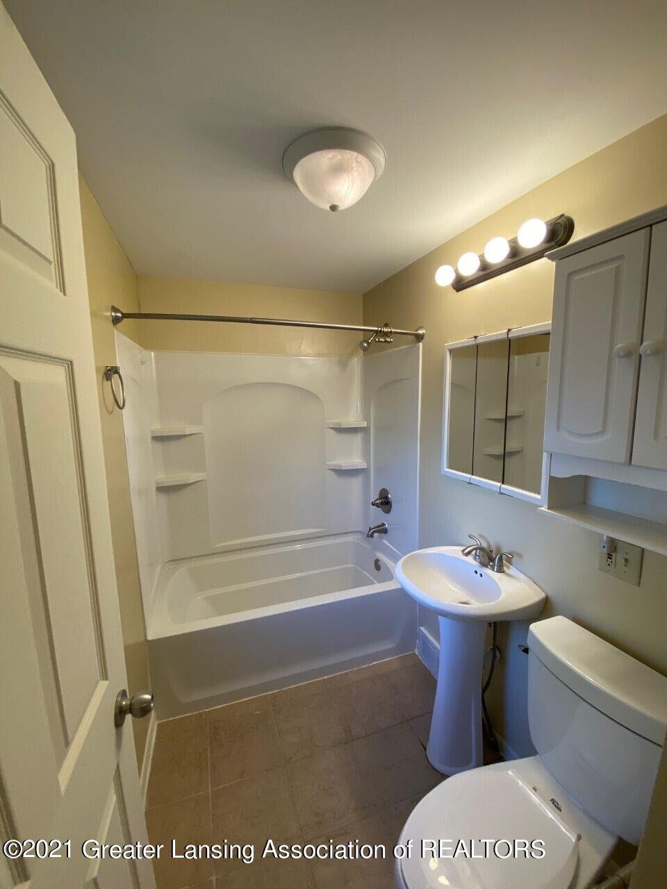 6247 Cooper Road Lansing, MI 48911 - Photo 16 of 29 thumbnail_IMG_3211 (1)