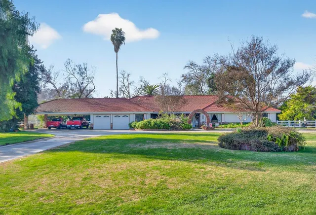 $920,000 | 6121 North Montana Avenue, Clovis, CA 93619