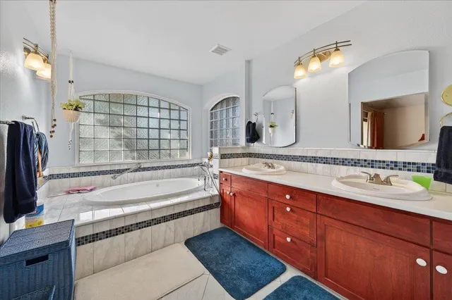 $920,000 | 6121 North Montana Avenue, Clovis, CA 93619