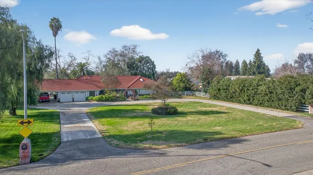 $920,000 | 6121 North Montana Avenue, Clovis, CA 93619
