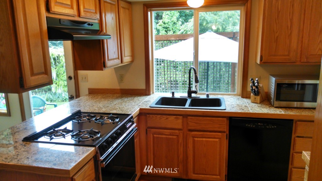 2110 Ridgeway Court Southwest Tumwater, WA 98512 - Photo 11 of 25 Gallery Image 11