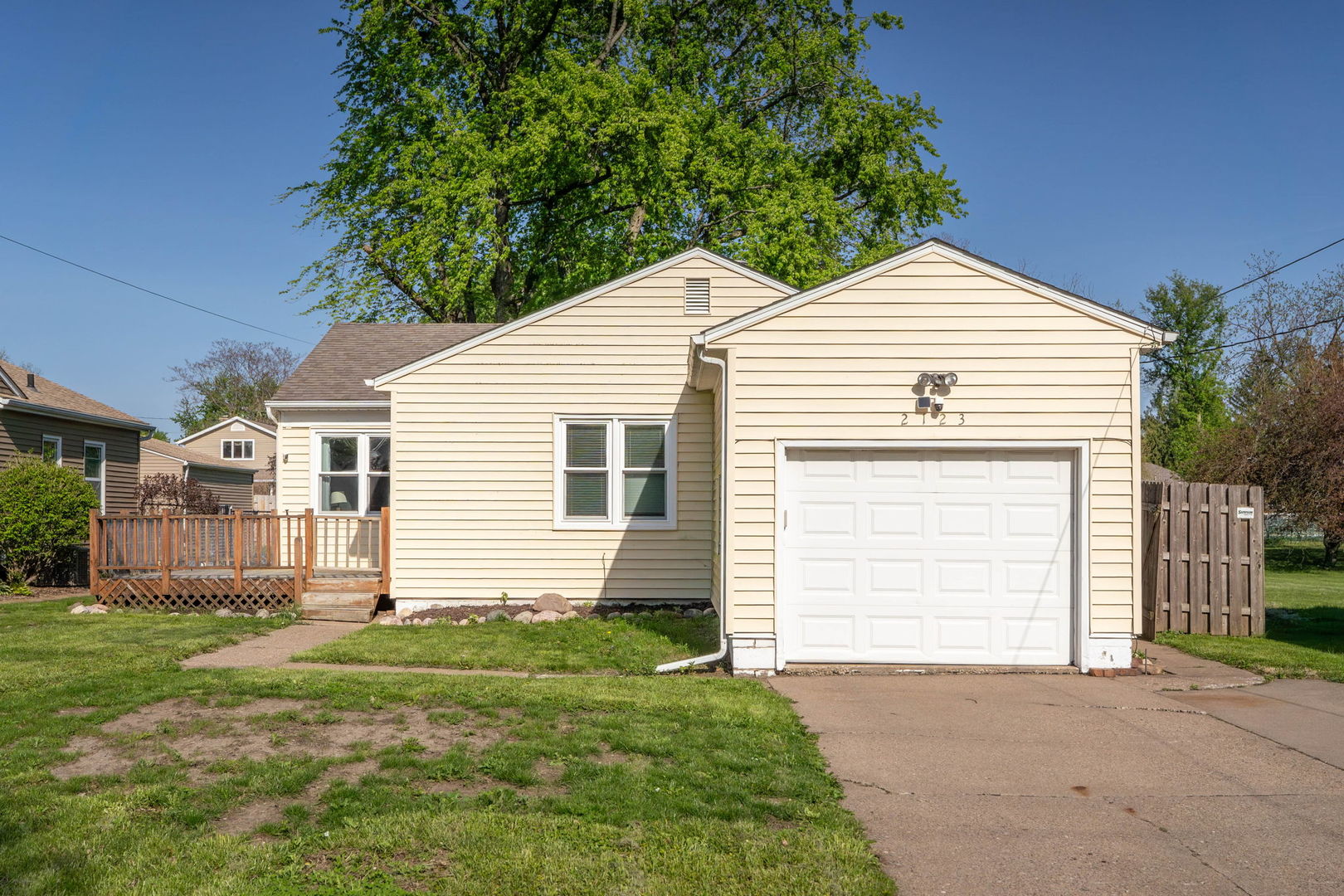 2123 32nd Street Rock Island, IL 61201 - Photo 1 of 38