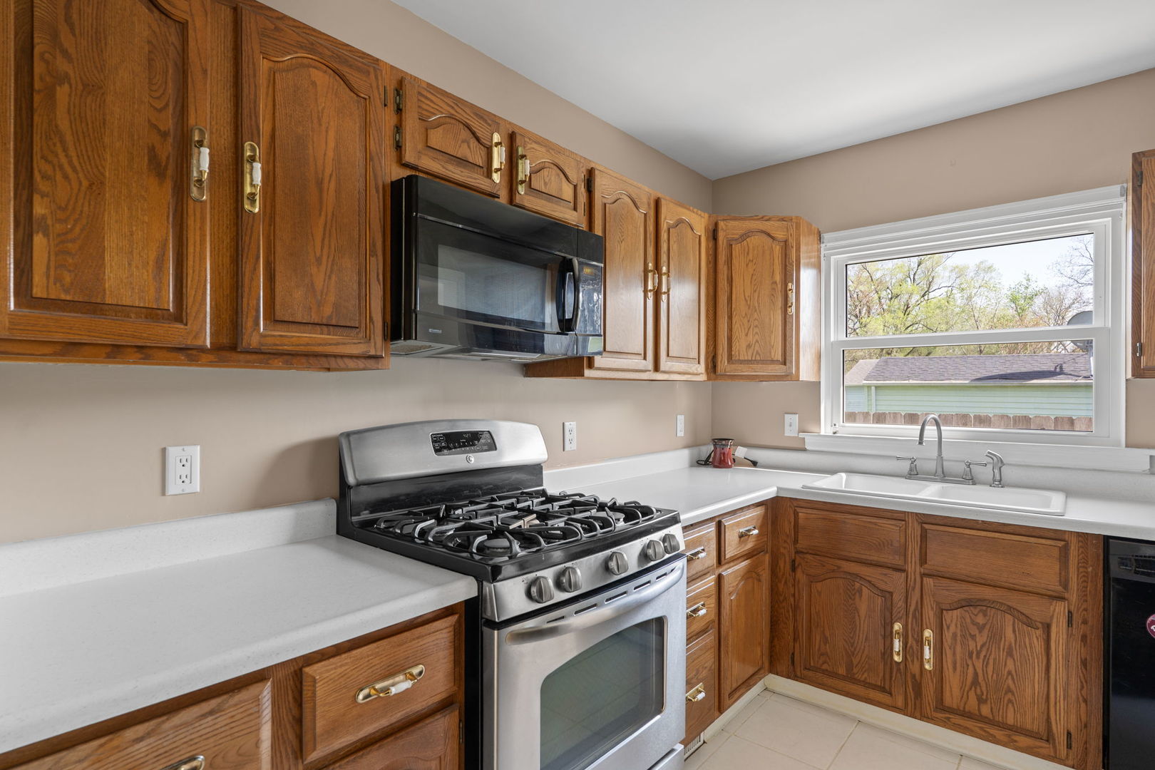 2123 32nd Street Rock Island, IL 61201 - Photo 11 of 38