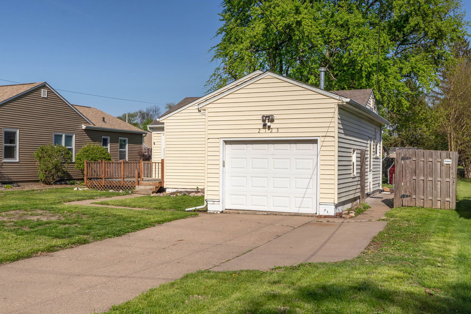 2123 32nd Street Rock Island, IL 61201 - Photo 3 of 38