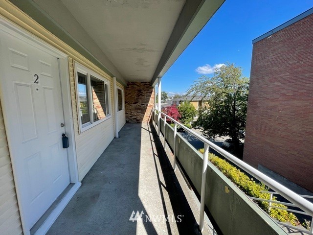 815 3rd Avenue North, Unit 2 Seattle, WA 98109 - Photo 2 of 9