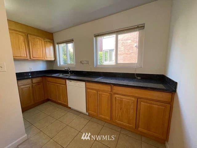 815 3rd Avenue North, Unit 2 Seattle, WA 98109 - Photo 4 of 9