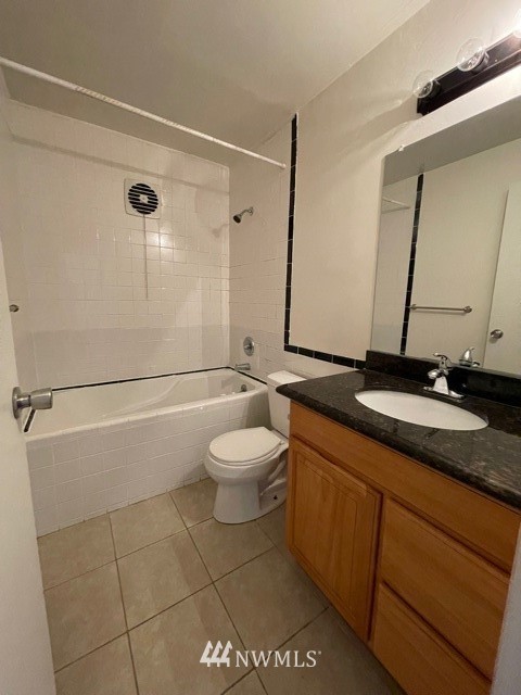 815 3rd Avenue North, Unit 2 Seattle, WA 98109 - Photo 7 of 9