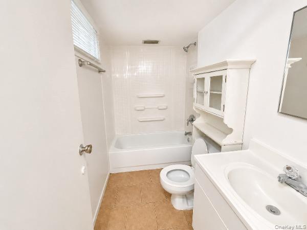 21 Kevin Road Commack, NY 11725 - Photo 14 of 21