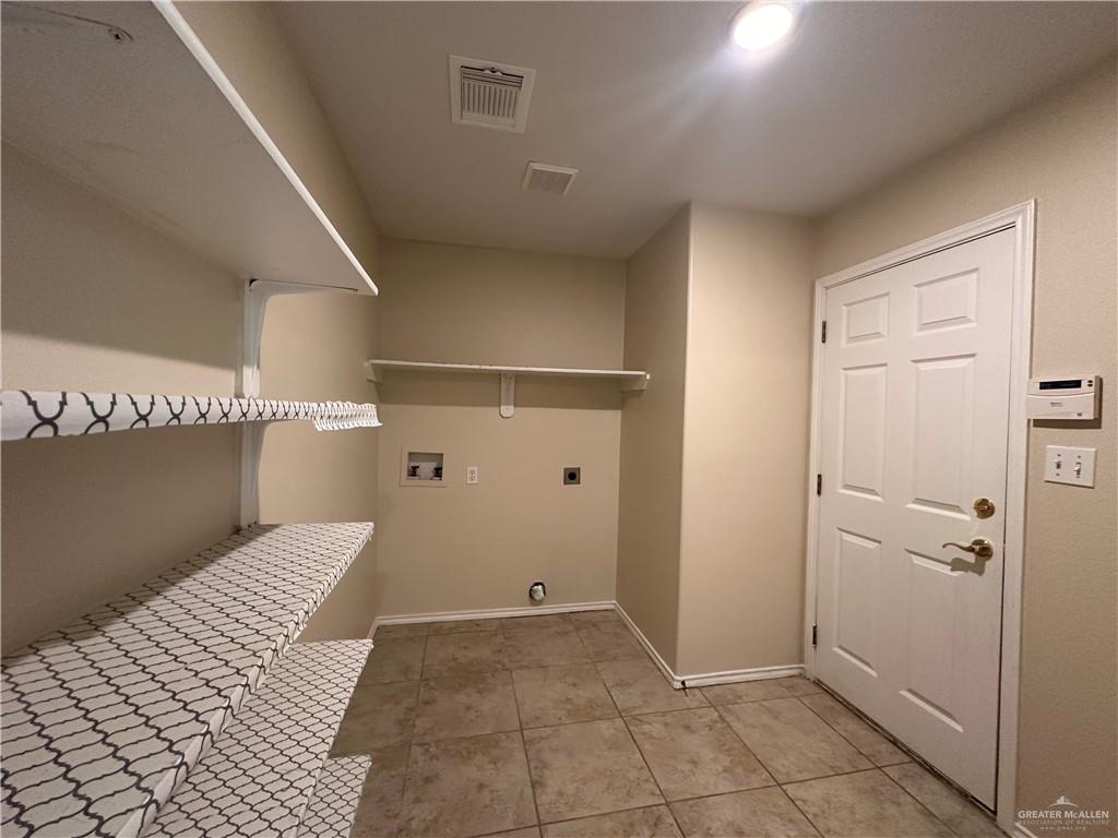 819 Briarwood Drive Mission, TX 78574 - Photo 7 of 19 a view of a room with white walls