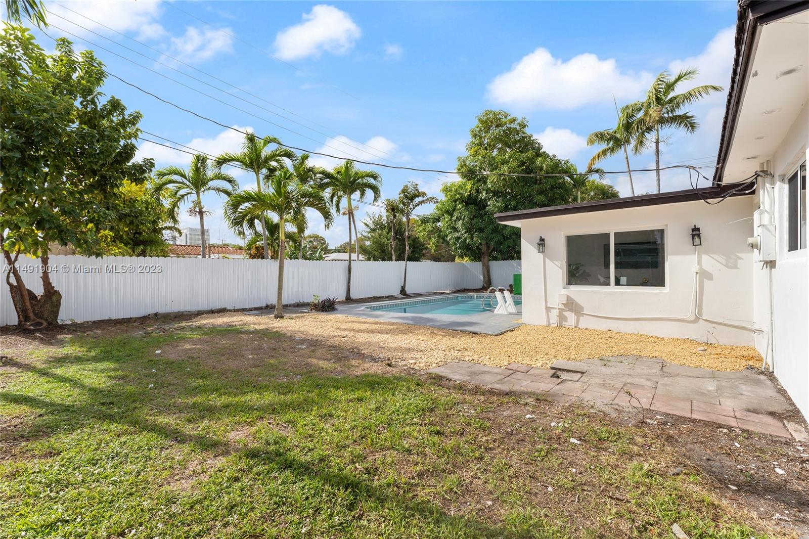 3254 Lincoln Street Hollywood, FL 33021 - Photo 27 of 27 a backyard of a house