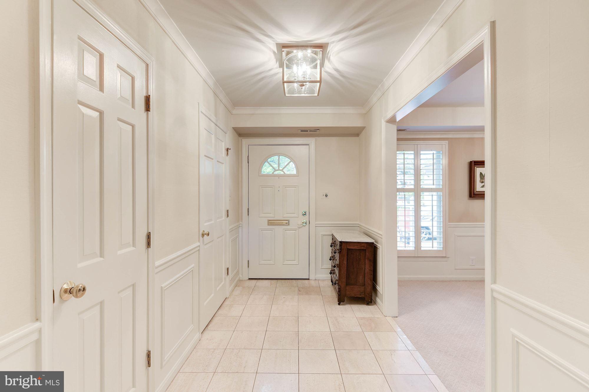 2309 North Glebe Road Arlington, VA 22207 - Photo 2 of 27 Entry w/closet & HB looks through to thepatio.