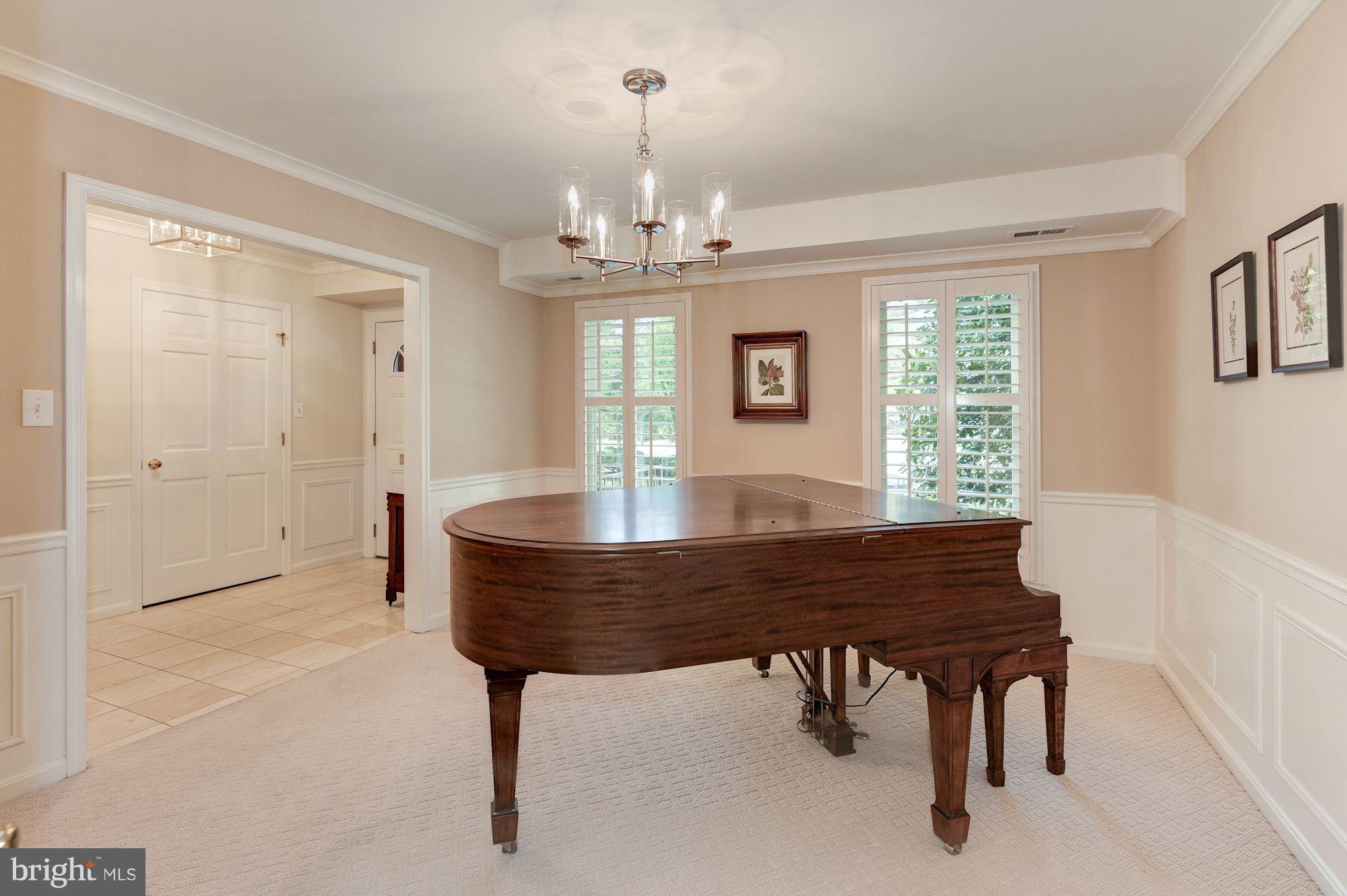 2309 North Glebe Road Arlington, VA 22207 - Photo 3 of 27 Spacious and bright