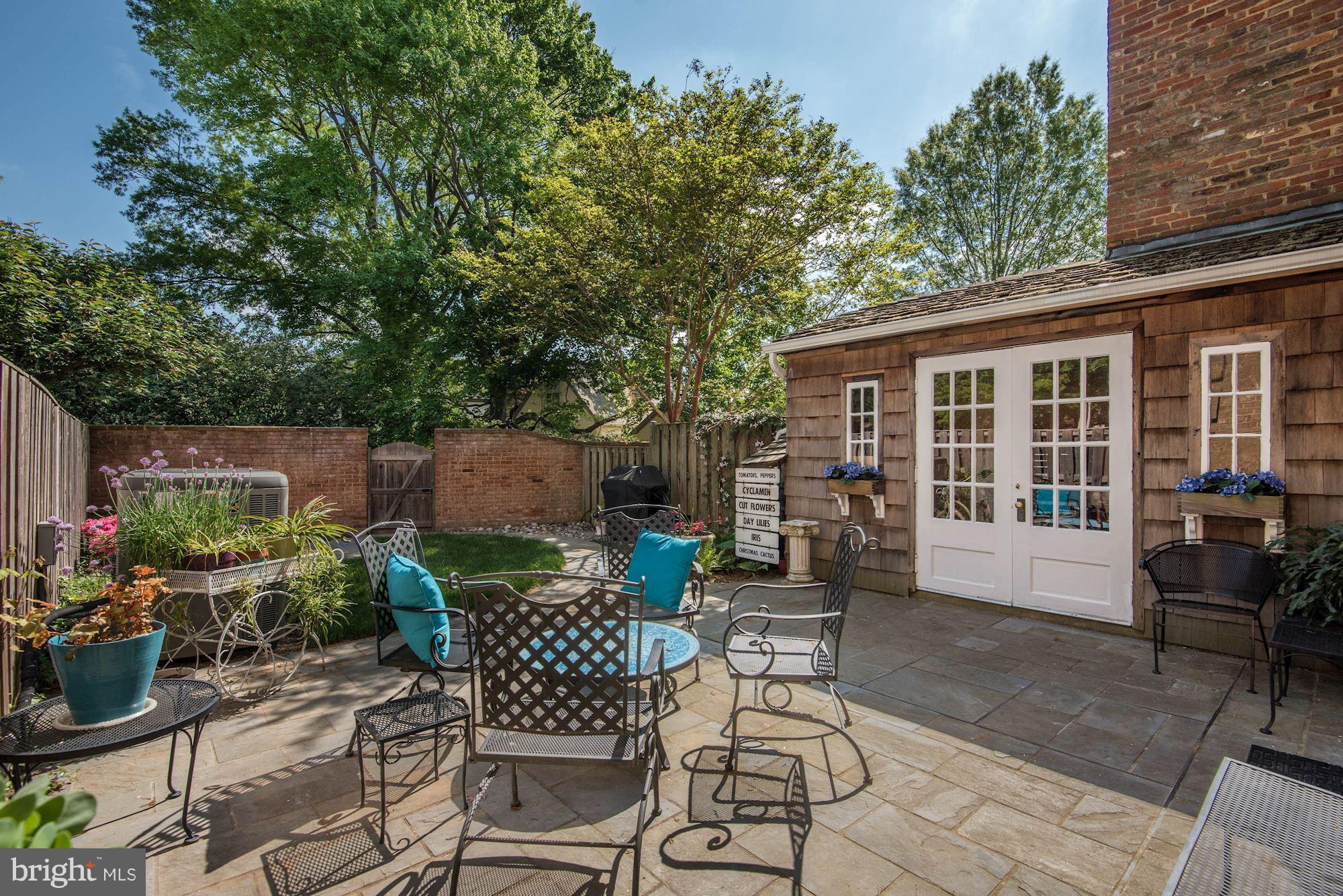2309 North Glebe Road Arlington, VA 22207 - Photo 26 of 27 Large custom shed is great storage and charm!