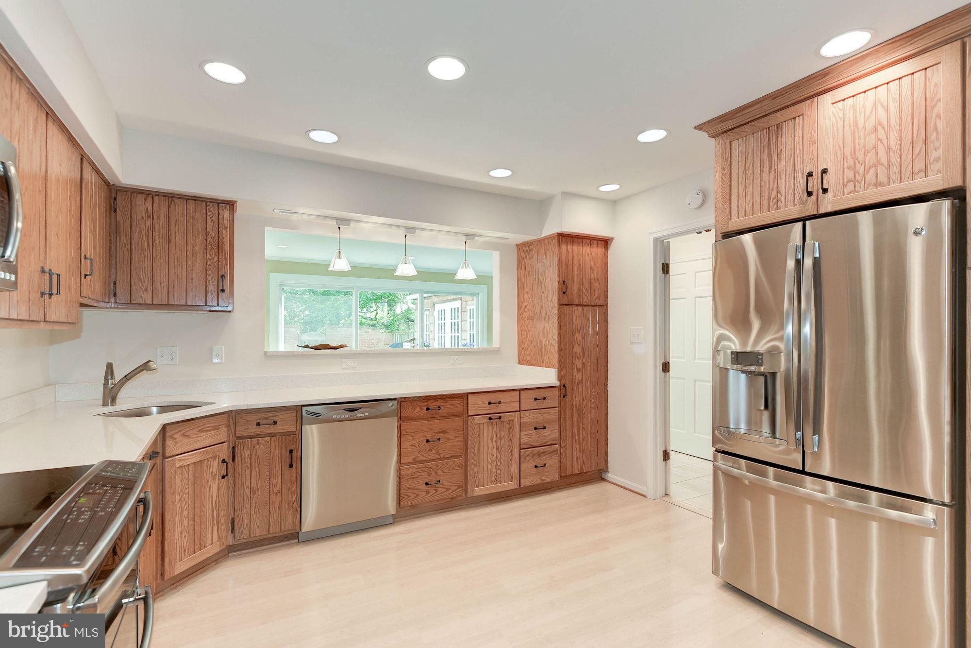 2309 North Glebe Road Arlington, VA 22207 - Photo 5 of 27 Overlooks the Family Room and Patio/garden
