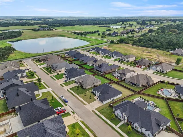 $499,900 | 3021 Nob Hill Drive, Burleson, TX 76028