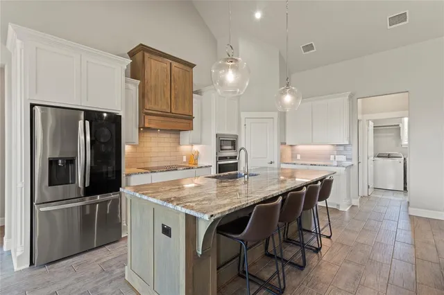 $499,900 | 3021 Nob Hill Drive, Burleson, TX 76028