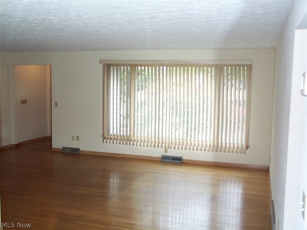 1142 Gulf Road Elyria, OH 44035 - Photo 4 of 23 Gallery Image 4