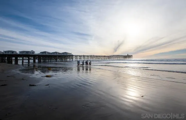 $2,275 | 831 Jamaica Court, San Diego, CA 92109