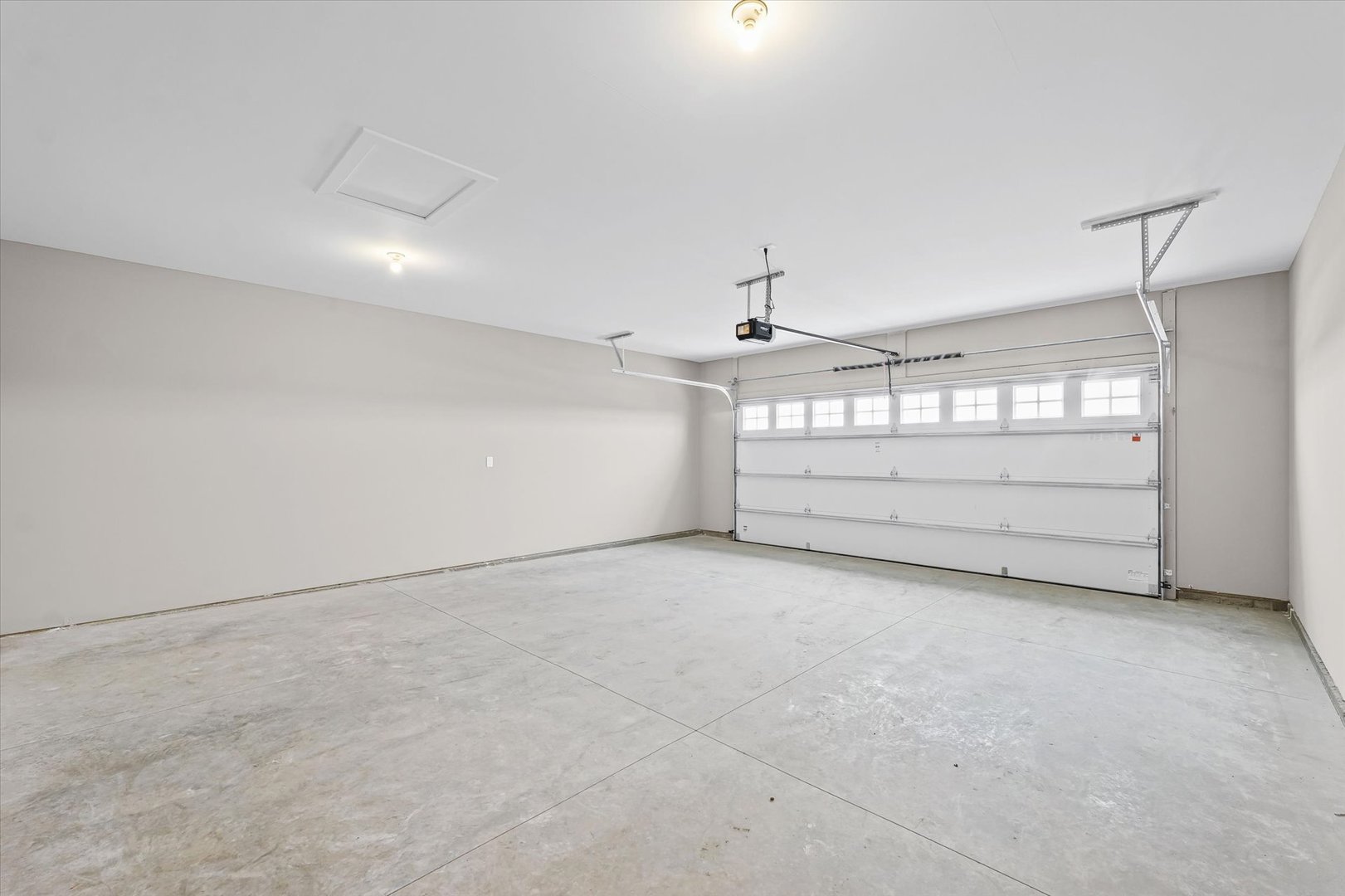 3902 Bay Circle Champaign, IL 61822 - Photo 25 of 29 an empty room with windows