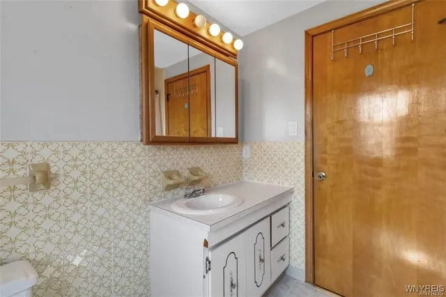 $2,100 | 2665 Harlem Road, Cheektowaga, NY 14225