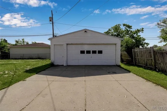 $2,100 | 2665 Harlem Road, Cheektowaga, NY 14225