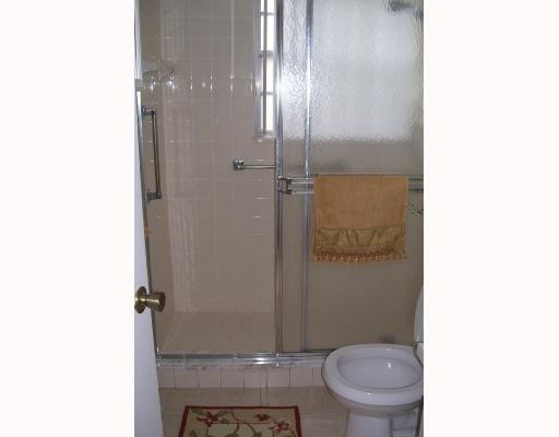 4 Mansfield B, Unit 4 Boca Raton, FL 33434 - Photo 3 of 5 Master Bath/Spa