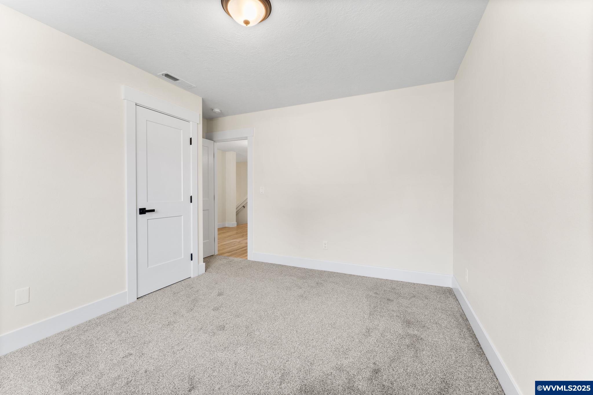 5674 Jeremy Vly Road Southeast Salem, OR 97306 - Photo 8 of 34