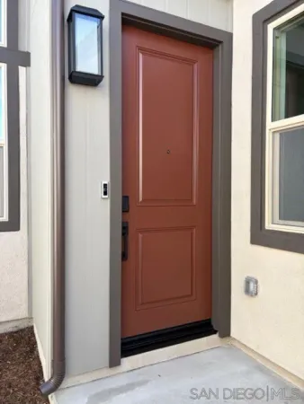 a view of backyard of the house