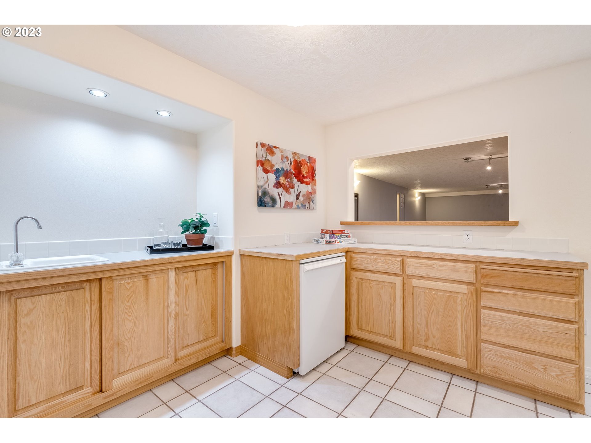 2842 Southeast Morlan Place Gresham, OR 97080 - Photo 27 of 46 a spacious bathroom with a sink and a mirror