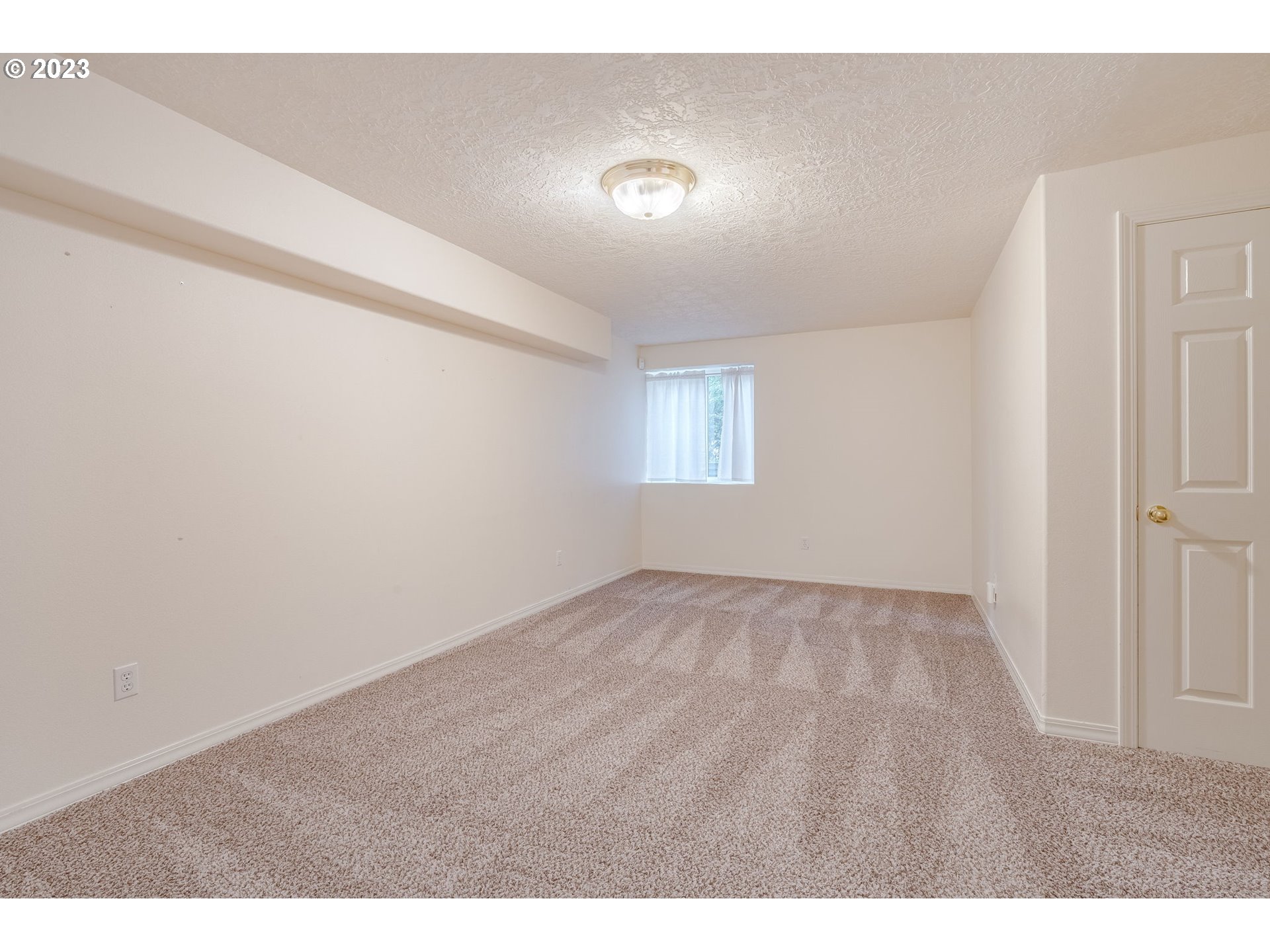 2842 Southeast Morlan Place Gresham, OR 97080 - Photo 30 of 46 a view of an empty room and window