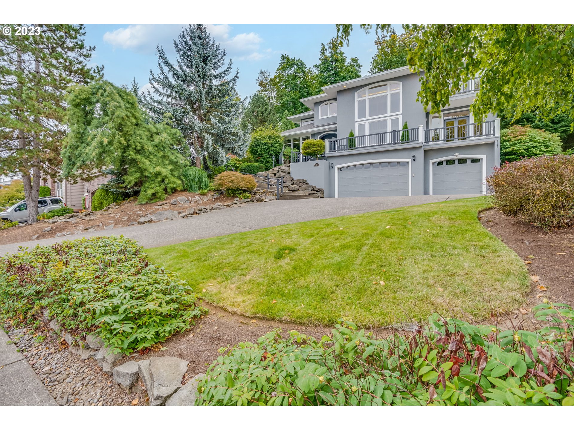 2842 Southeast Morlan Place Gresham, OR 97080 - Photo 38 of 46 a view of a house with backyard patio and swimming pool