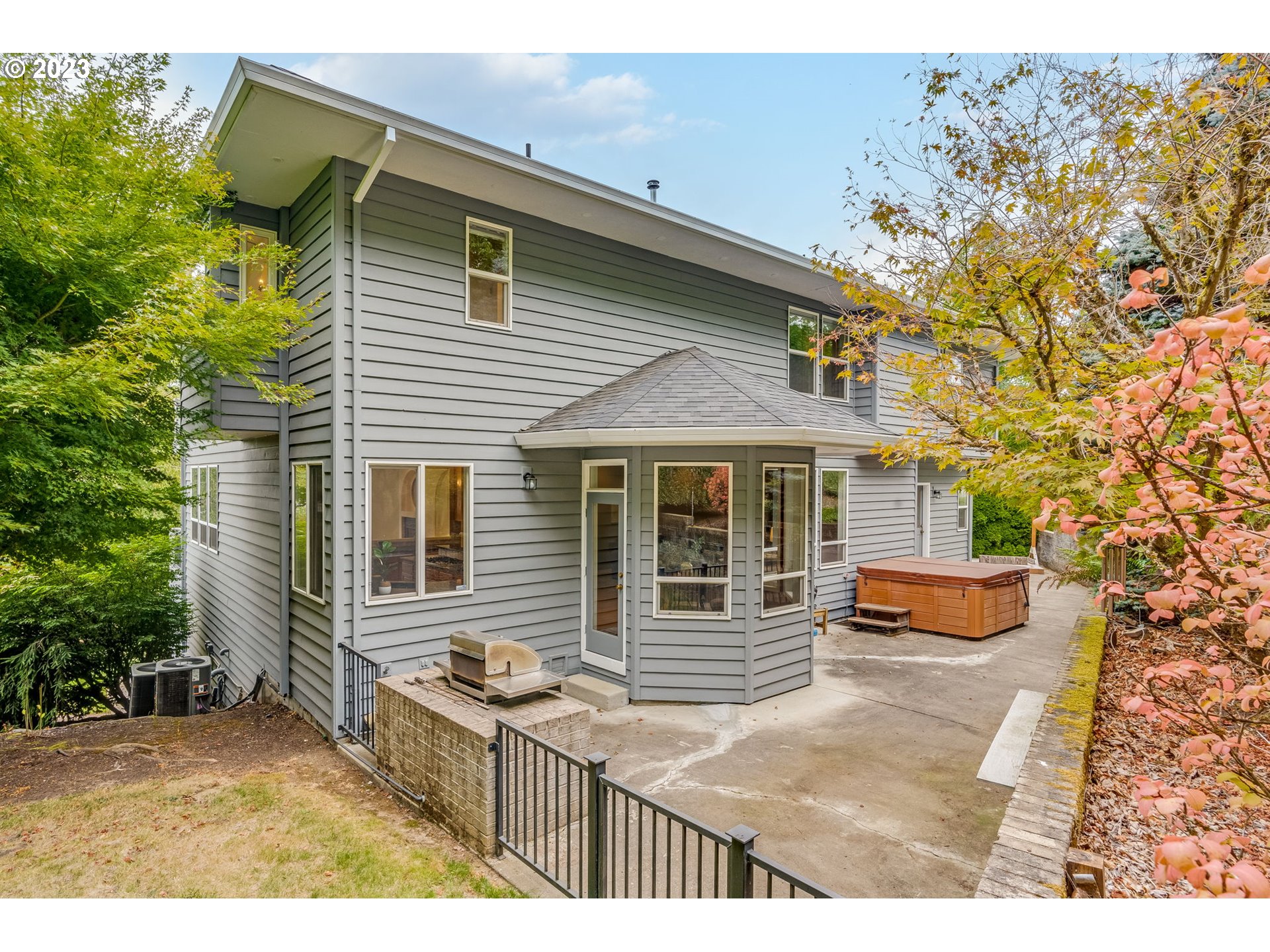 2842 Southeast Morlan Place Gresham, OR 97080 - Photo 39 of 46 a front view of house with yard