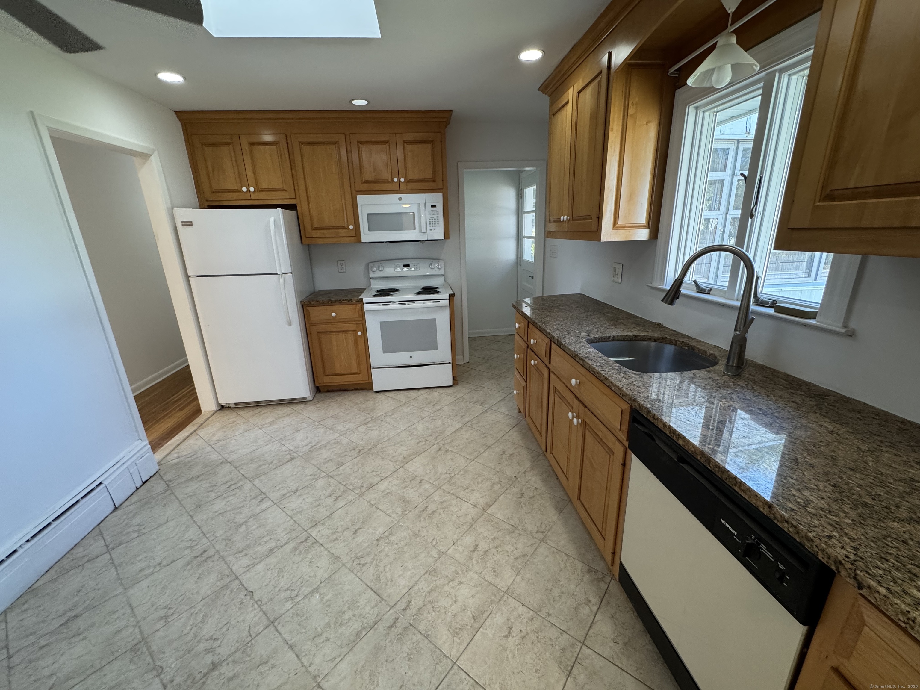 71 Schiller Road Fairfield, CT 06825 - Photo 18 of 30