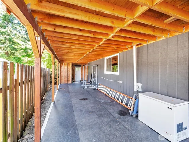 a view of an outdoor space