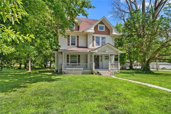 $292,000 | 602 West Walnut Street, Grain Valley, MO 64029