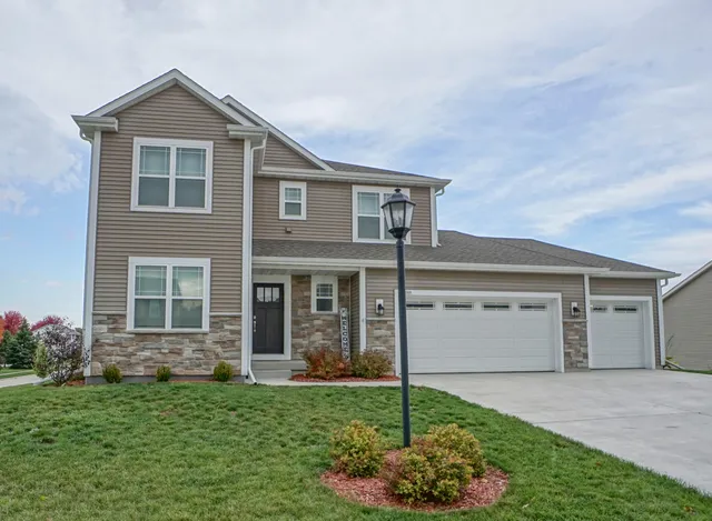 $675,000 | 1200 Juniper Lane, Oconomowoc, WI 53066