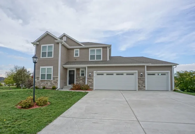 $675,000 | 1200 Juniper Lane, Oconomowoc, WI 53066