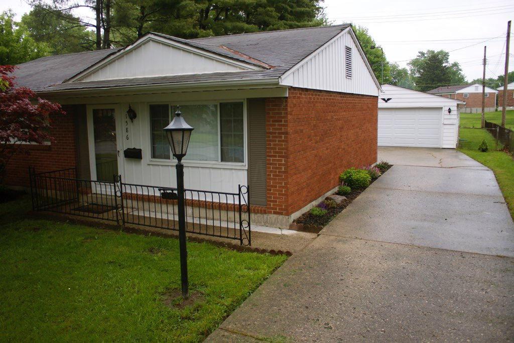 1586 South James Road Columbus, OH 43227 - Photo 3 of 31
