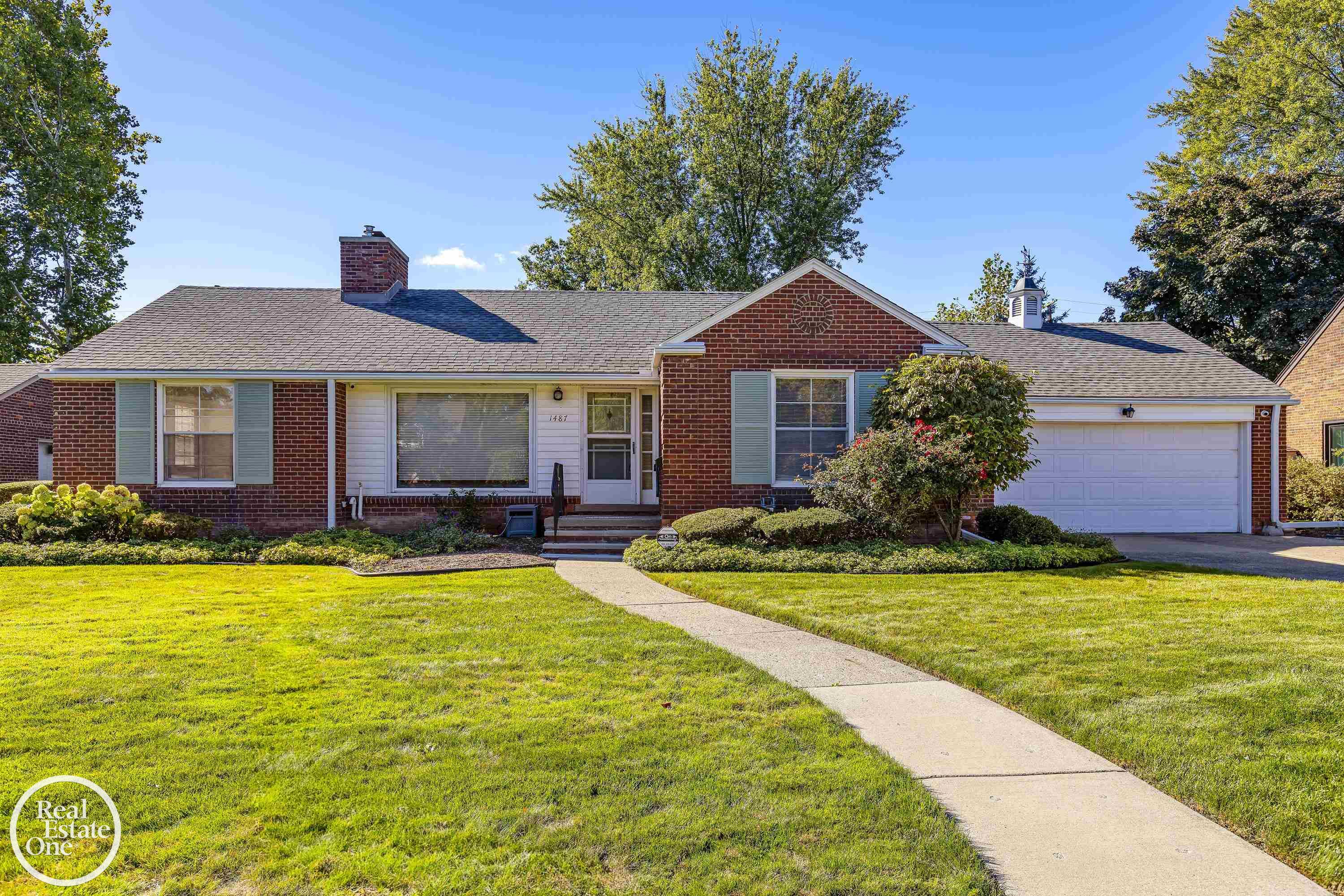 1487 North Renaud Road Grosse Pointe, MI 48236 - Photo 1 of 42 50157942-7d28ebea-6e96-4266-899d-ff63314b825c.JPG