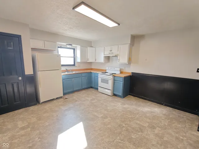 $1,795 | 5791 North Vinton Hills Drive, Fairland, IN 46126