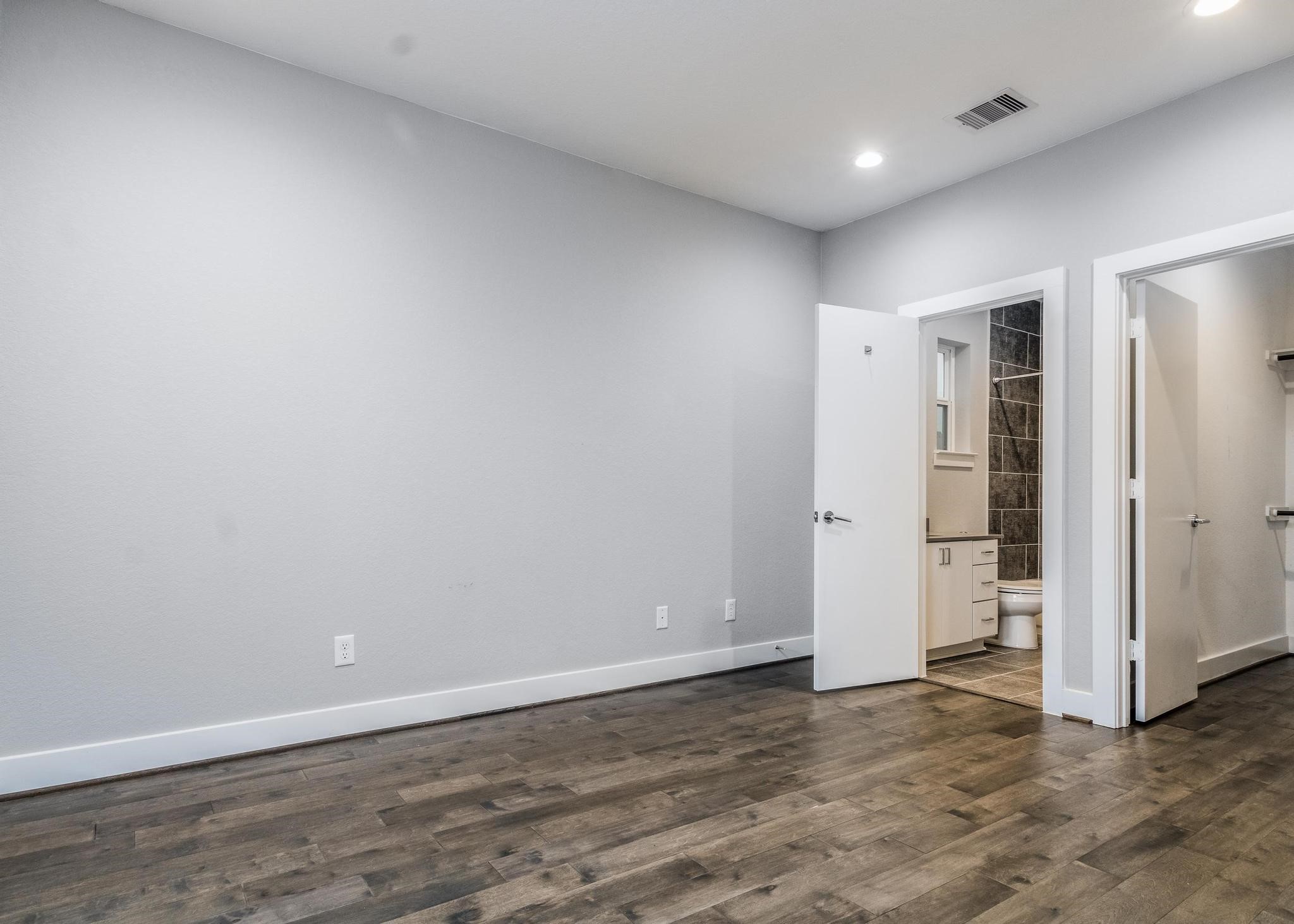 8409 Hempstead Road, Unit F Houston, TX 77008 - Photo 9 of 23 a view of an empty room