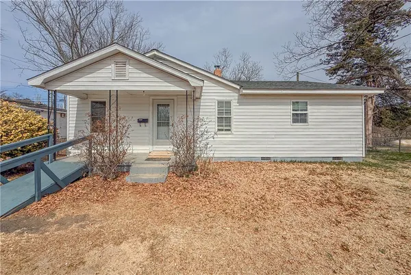 $1,200 | 937 East Main Street, Unit A, Seneca, SC 29678
