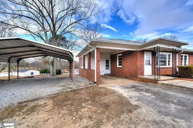 $299,900 | 7998 Moorefield Memorial Highway, Liberty, SC 29657