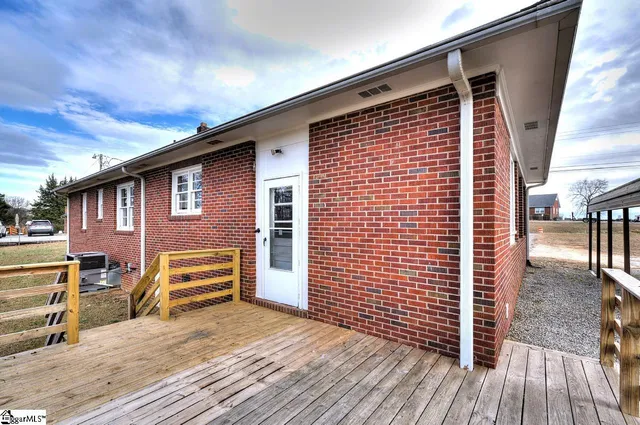 $299,900 | 7998 Moorefield Memorial Highway, Liberty, SC 29657